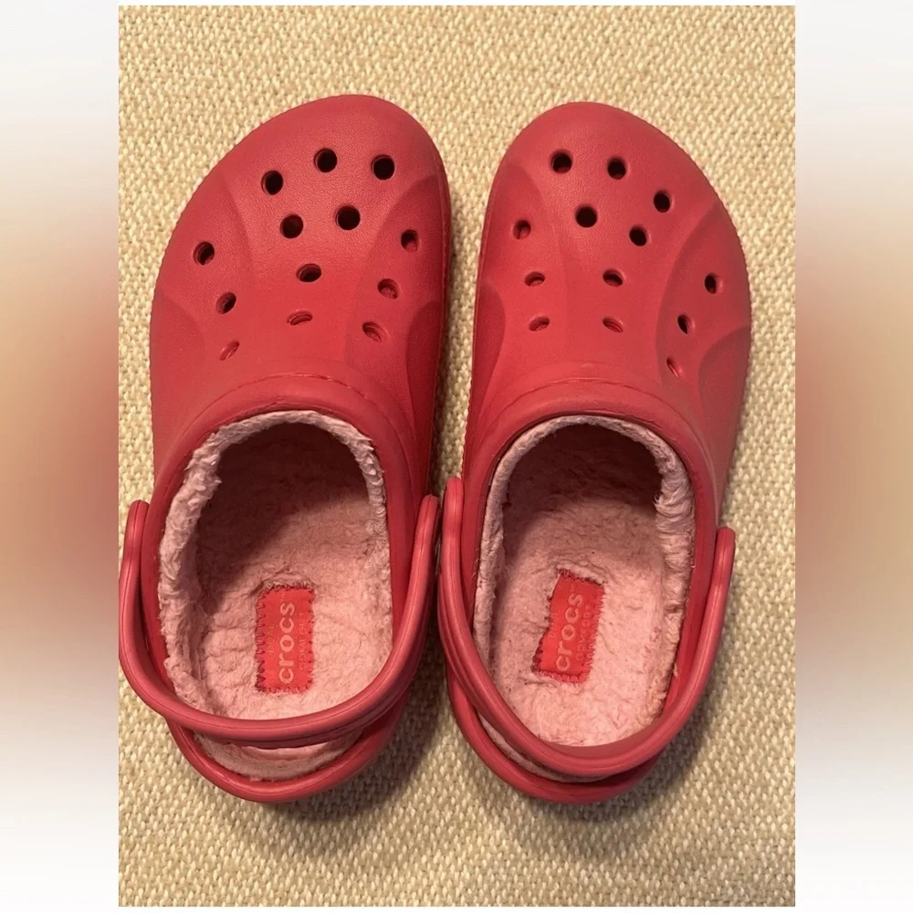 Kids CROCS lined Fuzzy Hot Pink with light pink faux fur. EUC